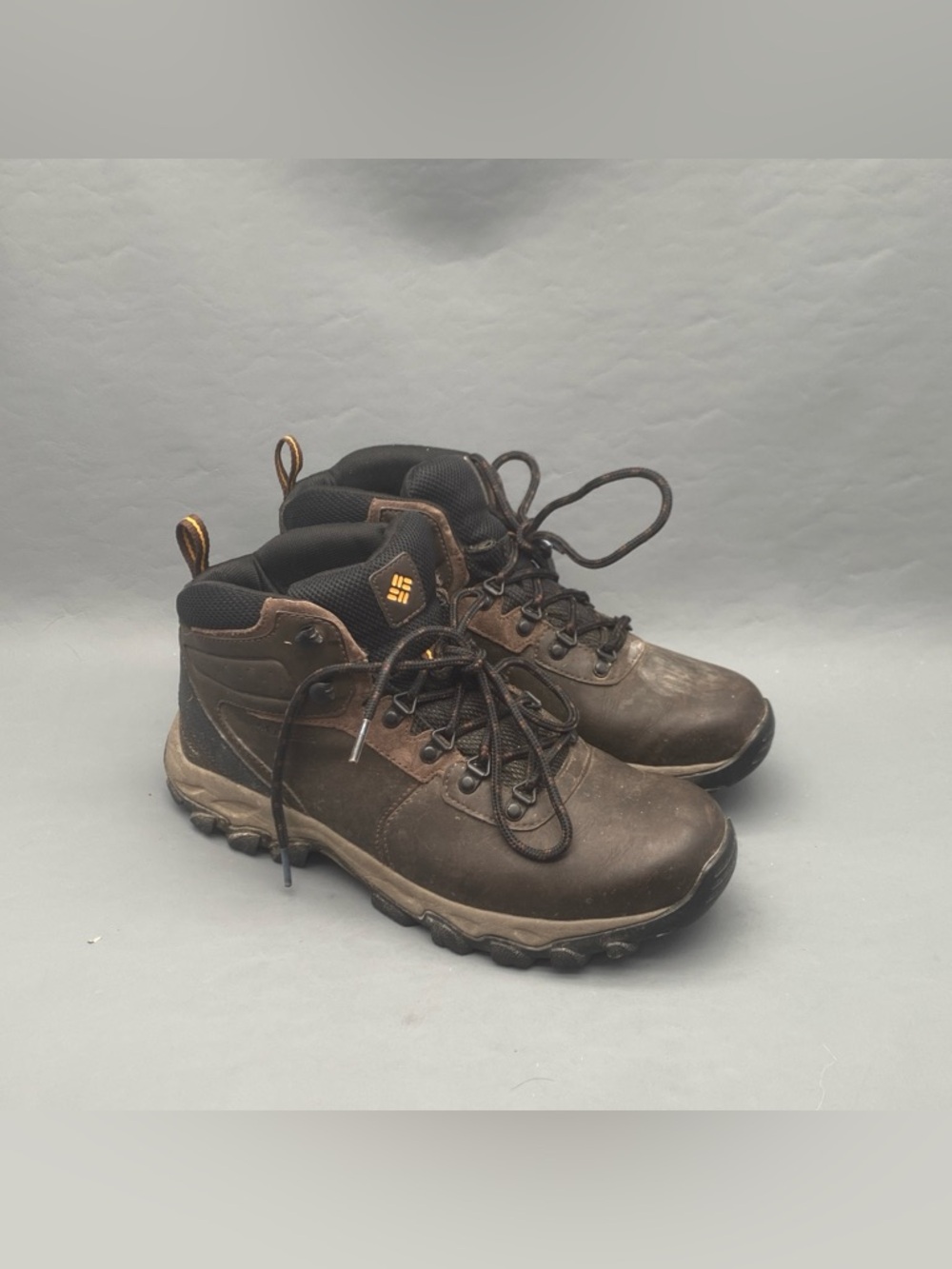 Columbia Men's Newton Ridge Plus II Size 9 W Wide Brown Waterproof Hiking Boots